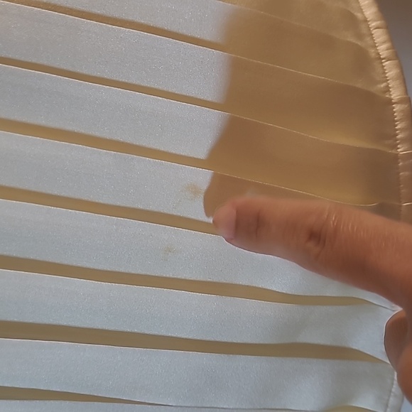 Elegant Cream Pleated Blouse - Picture 3 of 8